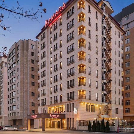 Hotel Ramada By Wyndham Bishkek Centre Exterior foto