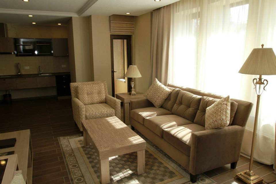 Hotel Ramada By Wyndham Bishkek Centre Exterior foto