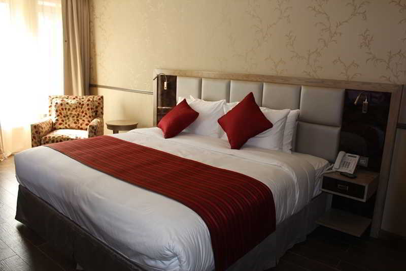 Hotel Ramada By Wyndham Bishkek Centre Exterior foto
