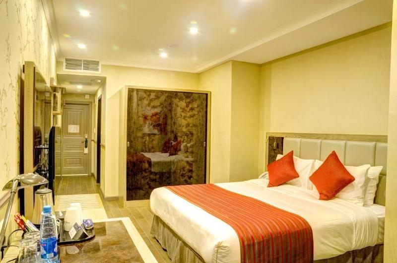 Hotel Ramada By Wyndham Bishkek Centre Exterior foto