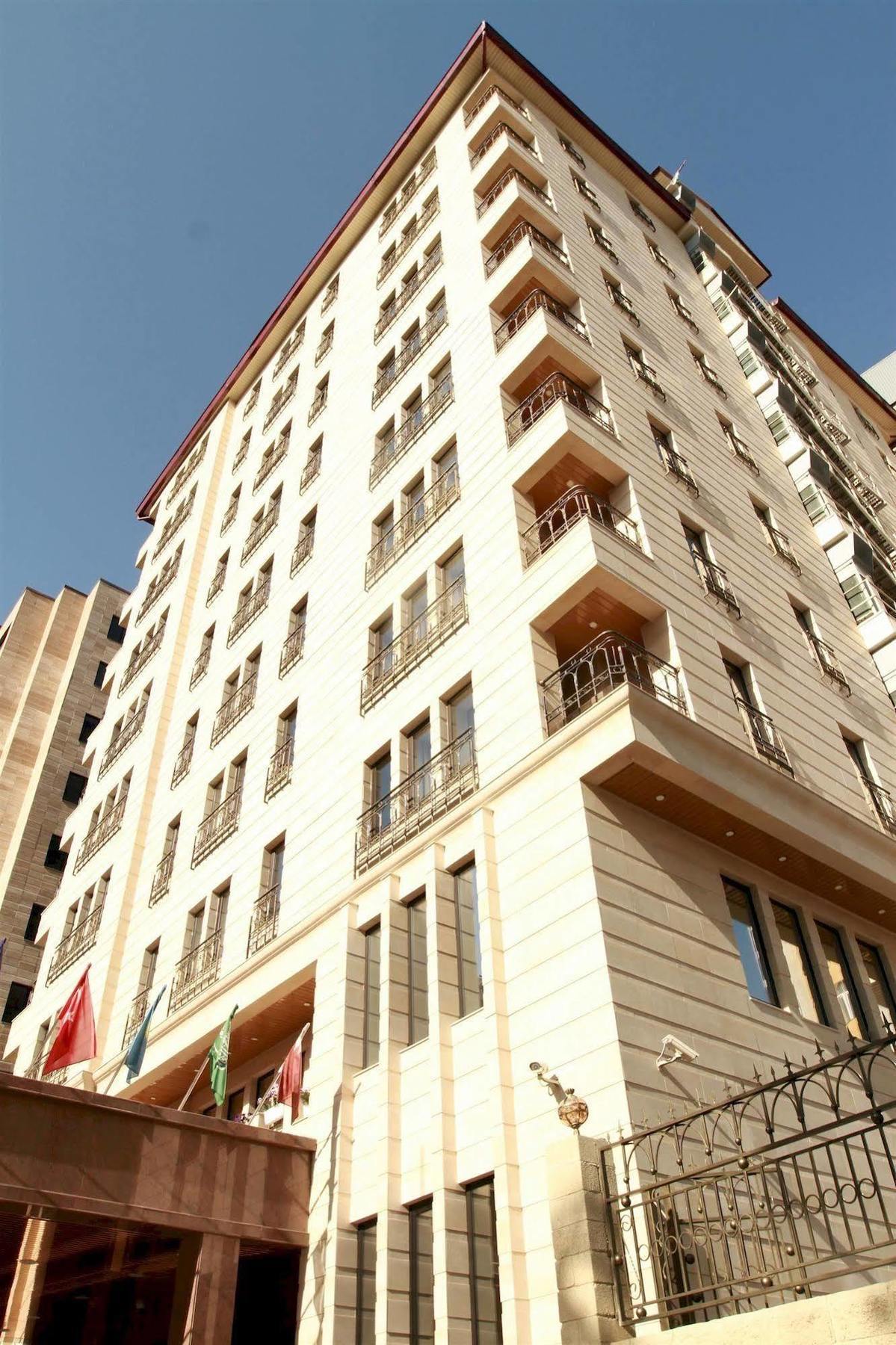 Hotel Ramada By Wyndham Bishkek Centre Exterior foto
