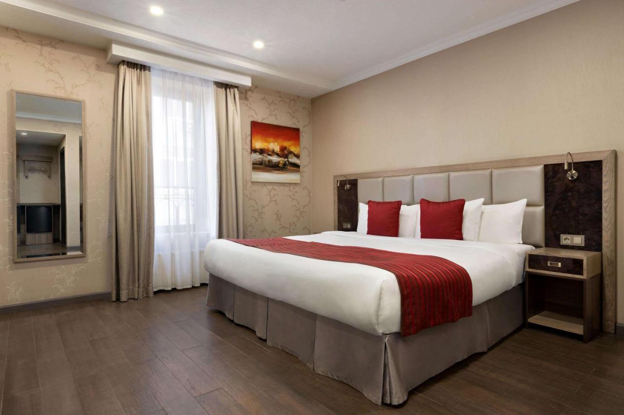 Hotel Ramada By Wyndham Bishkek Centre Exterior foto