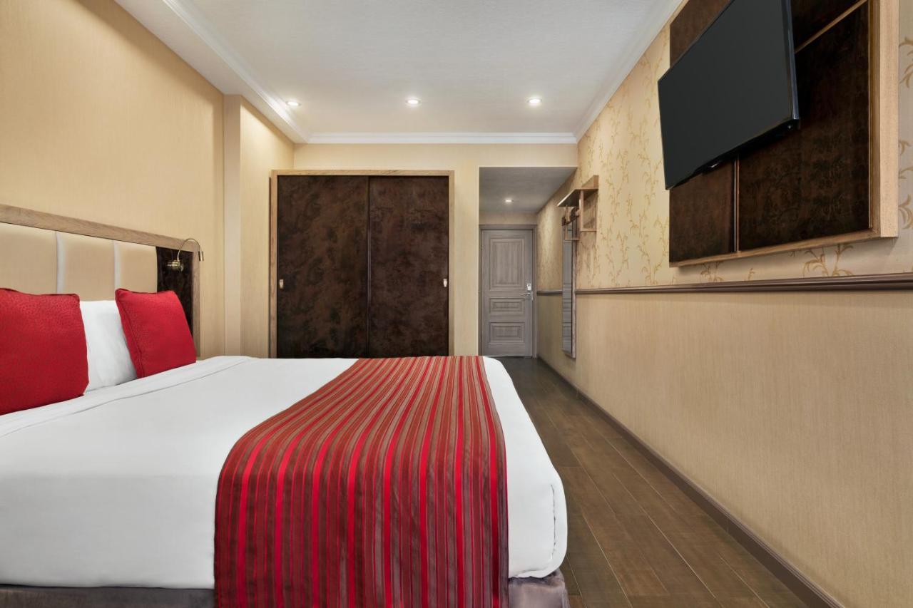 Hotel Ramada By Wyndham Bishkek Centre Exterior foto